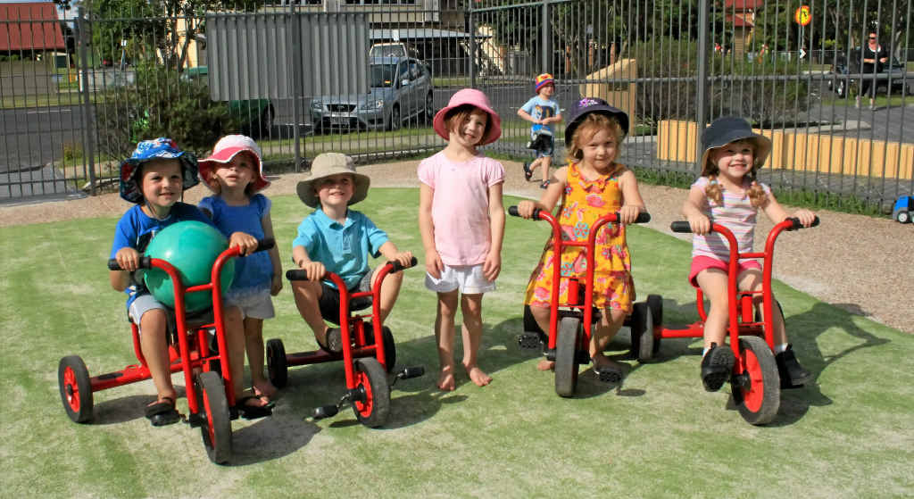 Cooper March, Indigo Cruise, Rory Farrell, Olivia Cowley, Keira Brunt and Nicola Krause enjoy the sun. Cooper March, Indigo Cruise, Rory Farrell, Olivia Cowley, Keira Brunt and Nicola Krause enjoy the sun.